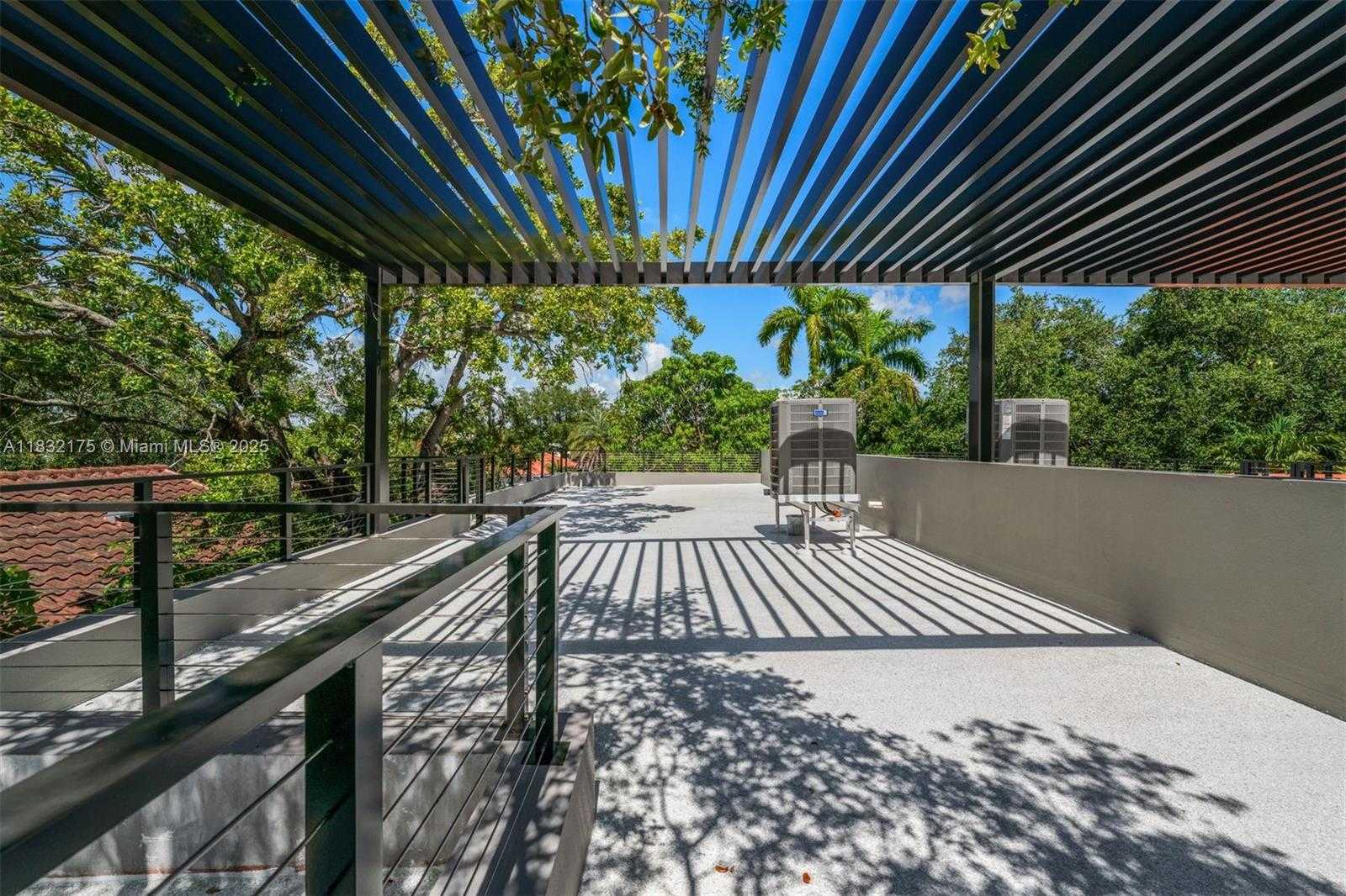Small Image of 3270 GIFFORD LANE #3270, Miami Number 34