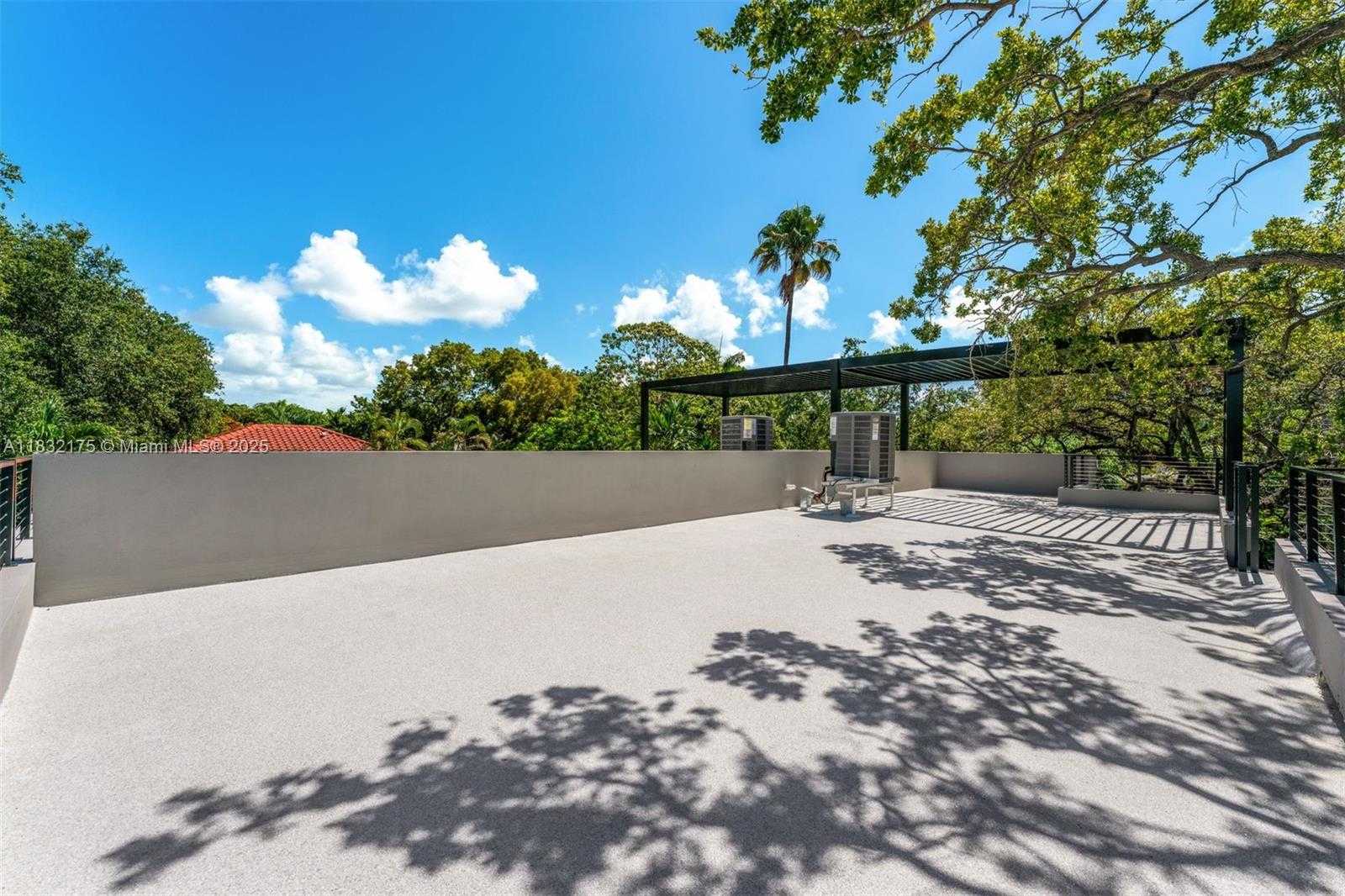 Small Image of 3270 GIFFORD LANE #3270, Miami Number 36