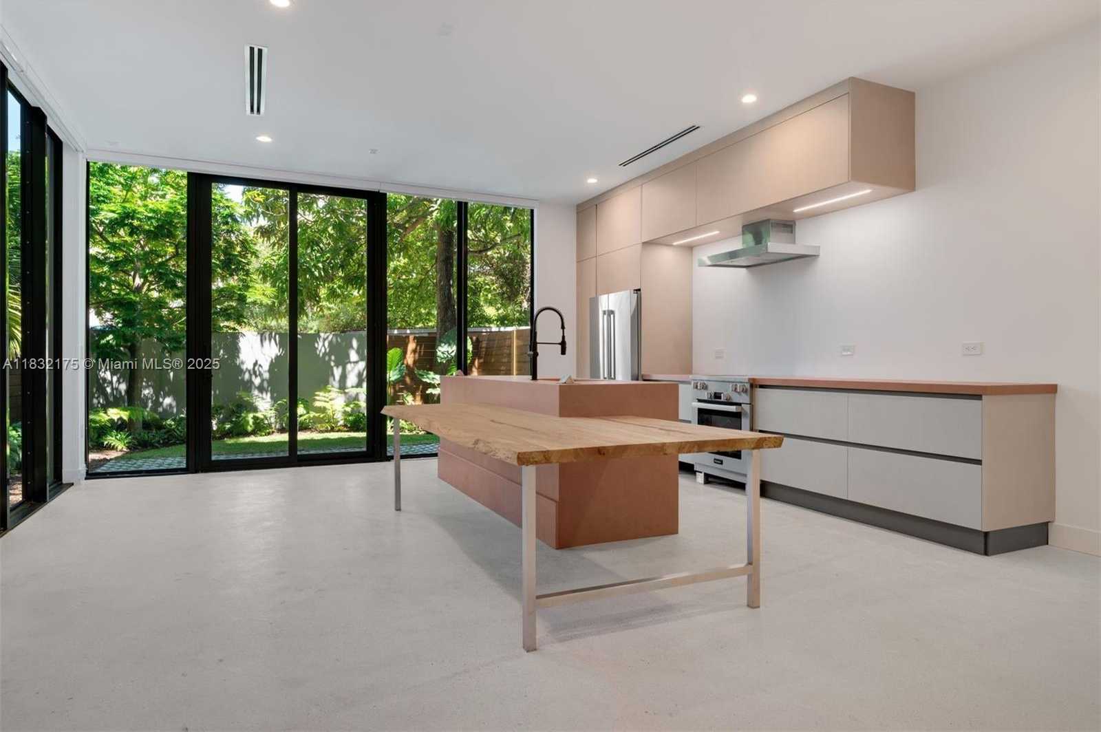 Small Image of 3270 GIFFORD LANE #3270, Miami Number 9