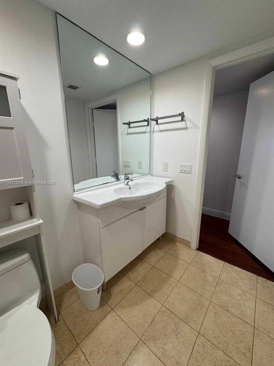 Small Image of 1830 SOUTH OCEAN DR #1409, Hallandale Beach Number 14