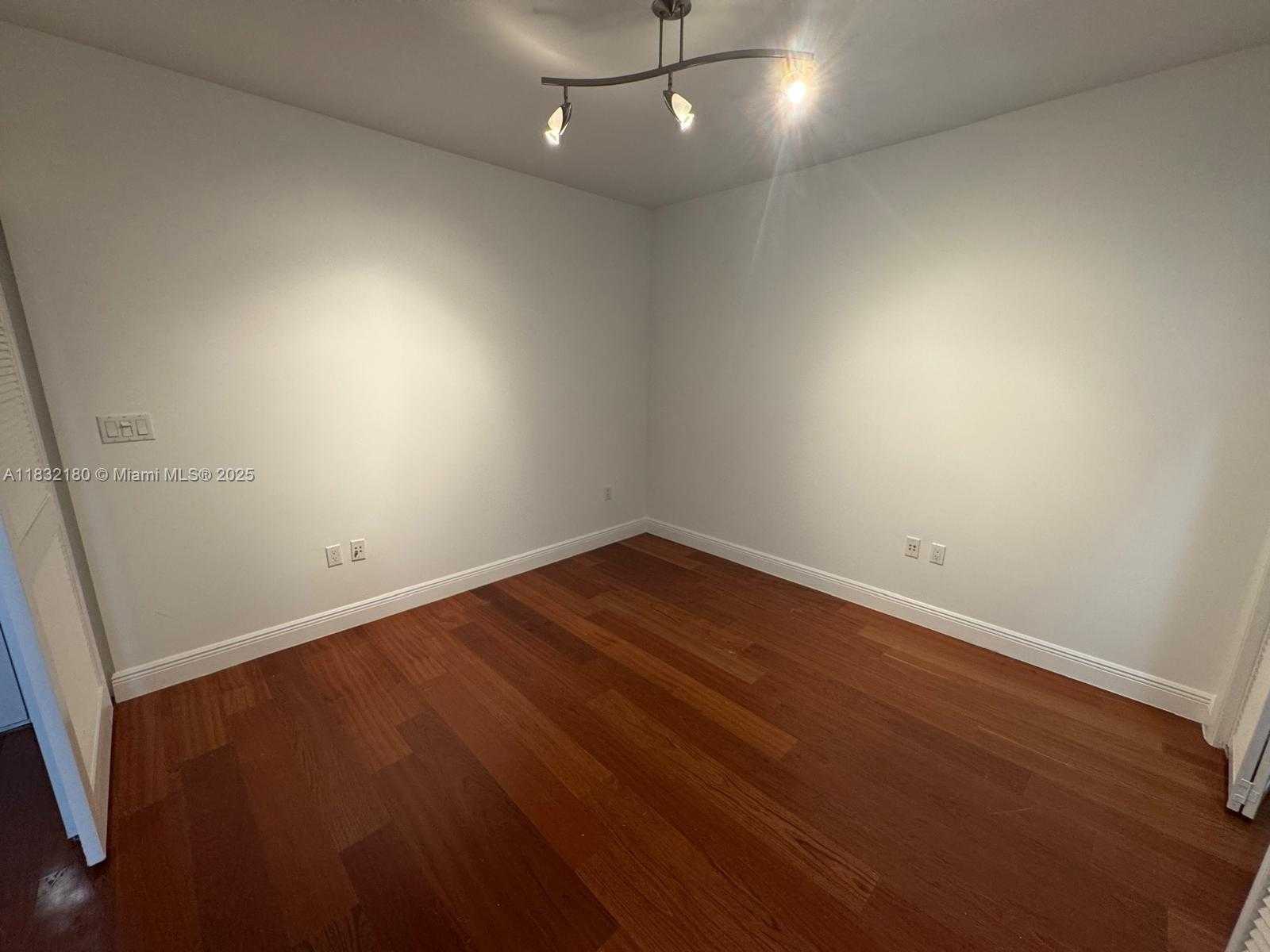 Small Image of 1830 SOUTH OCEAN DR #1409, Hallandale Beach Number 4