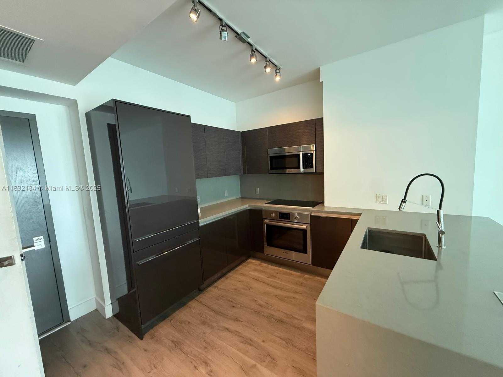 Small Image of 1080 BRICKELL AVE #2205, Miami Number 4