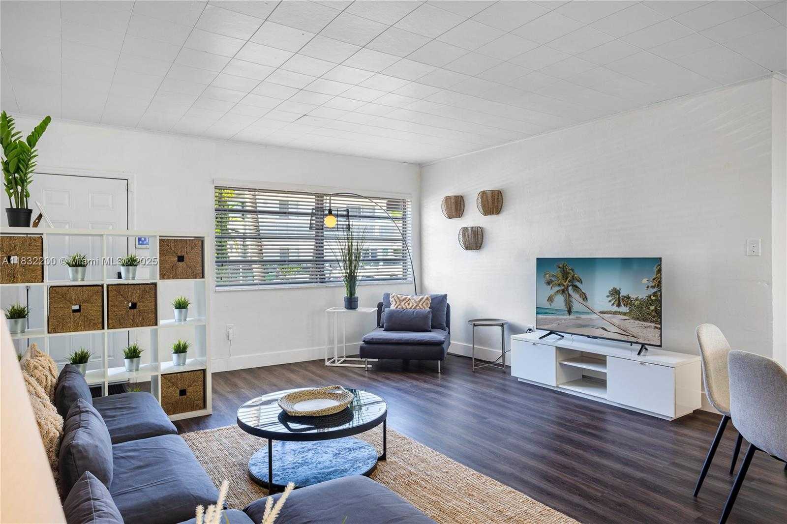 Small Image of 1150 8TH ST #3, Miami Beach Number 2