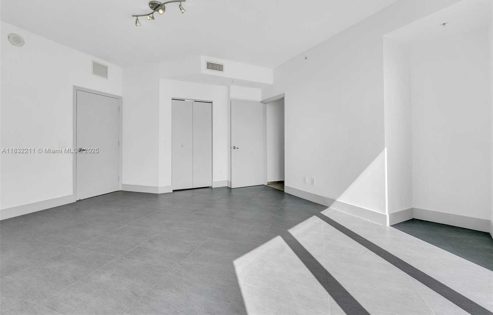 Small Image of 60 SOUTH WEST 13TH ST #3400, Miami Number 21