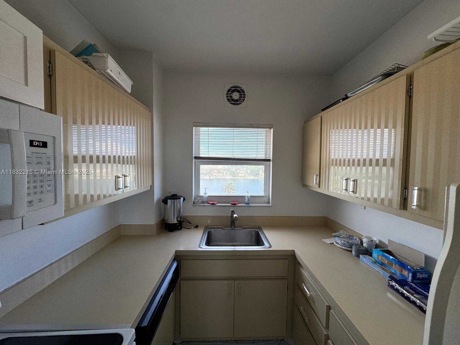 Small Image of 4747 COLLINS AVE #502, Miami Beach Number 15