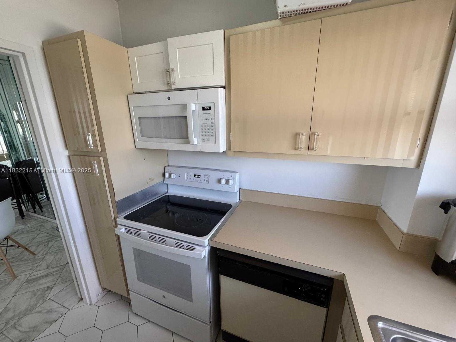 Small Image of 4747 COLLINS AVE #502, Miami Beach Number 17
