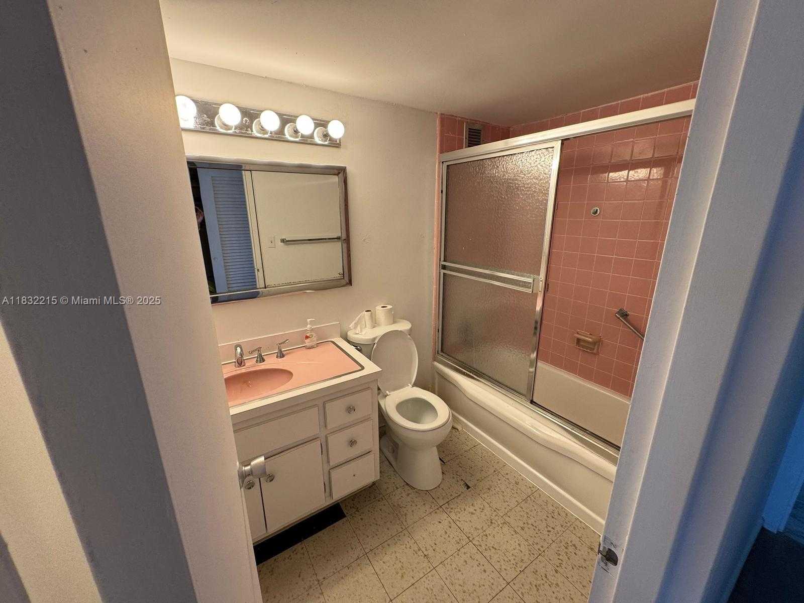 Small Image of 4747 COLLINS AVE #502, Miami Beach Number 20