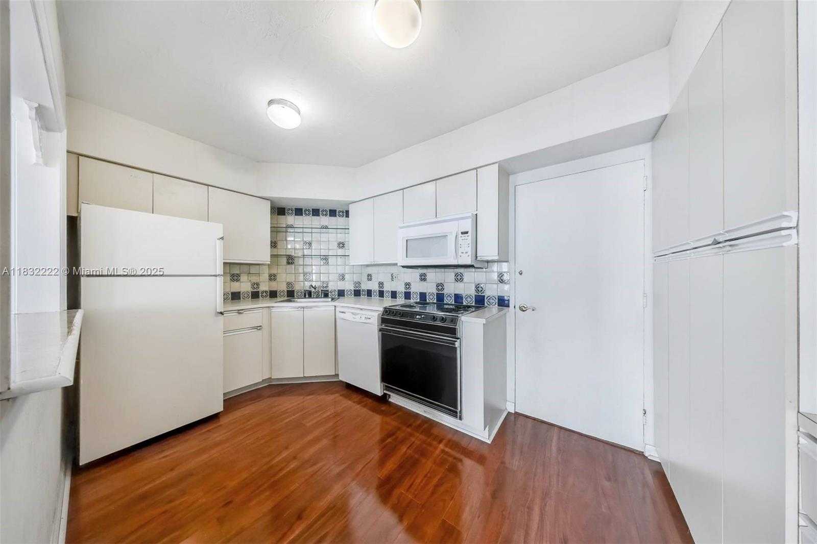 Small Image of 1408 BRICKELL BAY DR #1114, Miami Number 11
