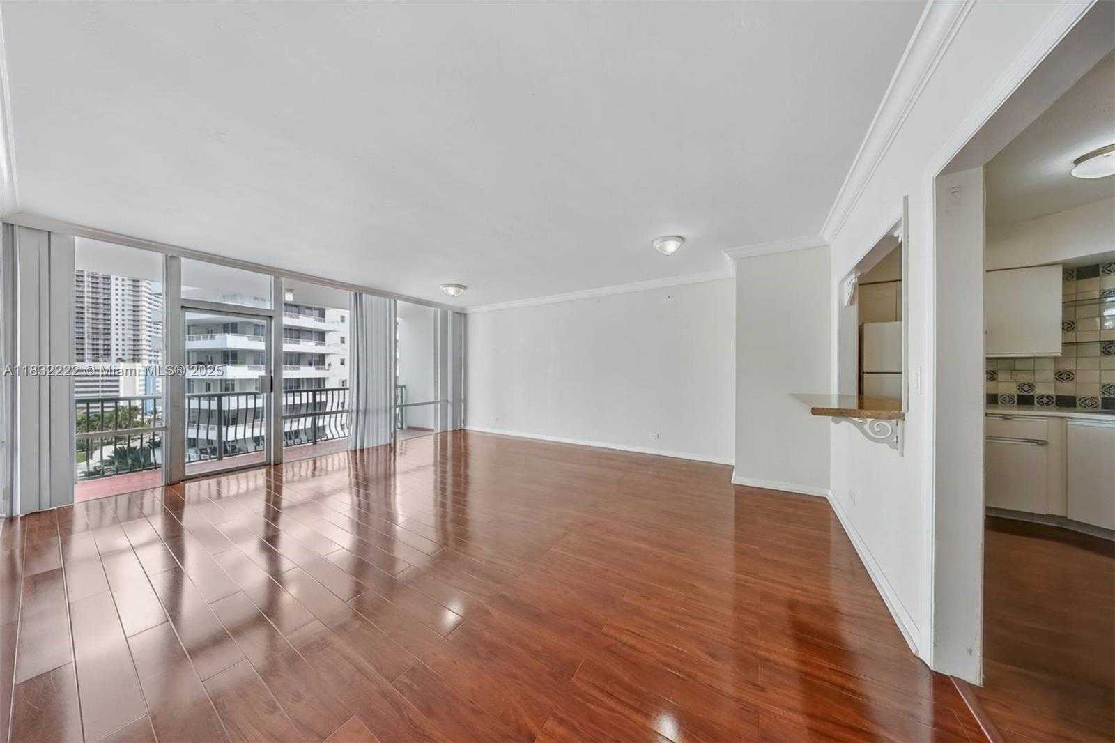 Small Image of 1408 BRICKELL BAY DR #1114, Miami Number 7