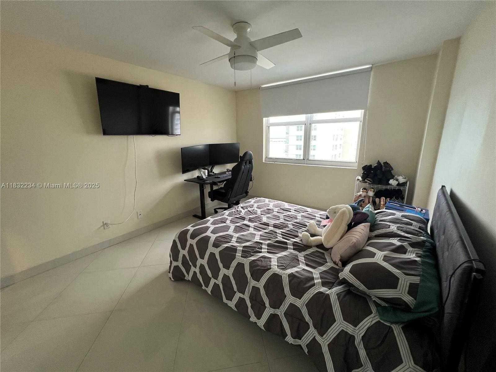 Small Image of 770 CLAUGHTON ISLAND DR #1812, Miami Number 18