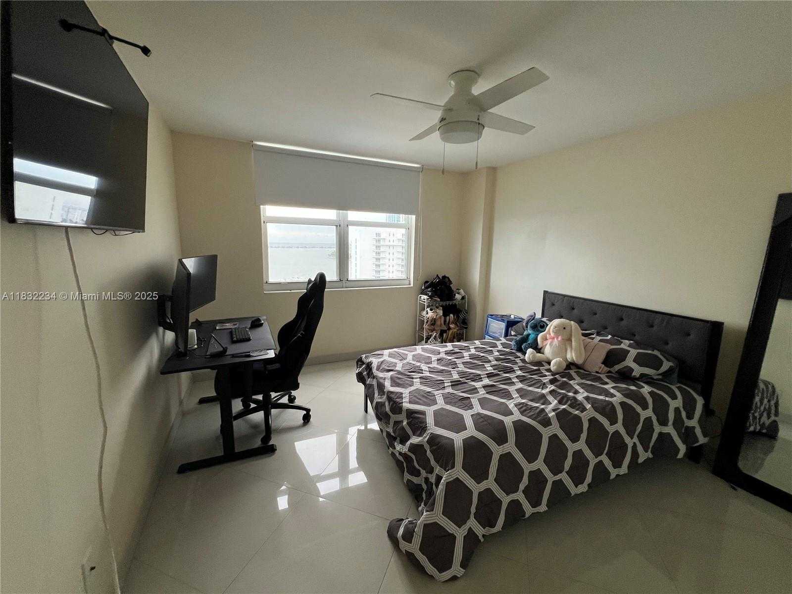 Small Image of 770 CLAUGHTON ISLAND DR #1812, Miami Number 19