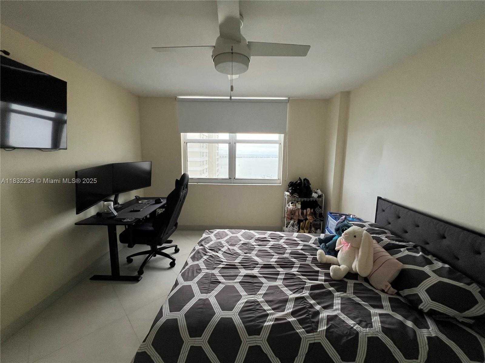 Small Image of 770 CLAUGHTON ISLAND DR #1812, Miami Number 20