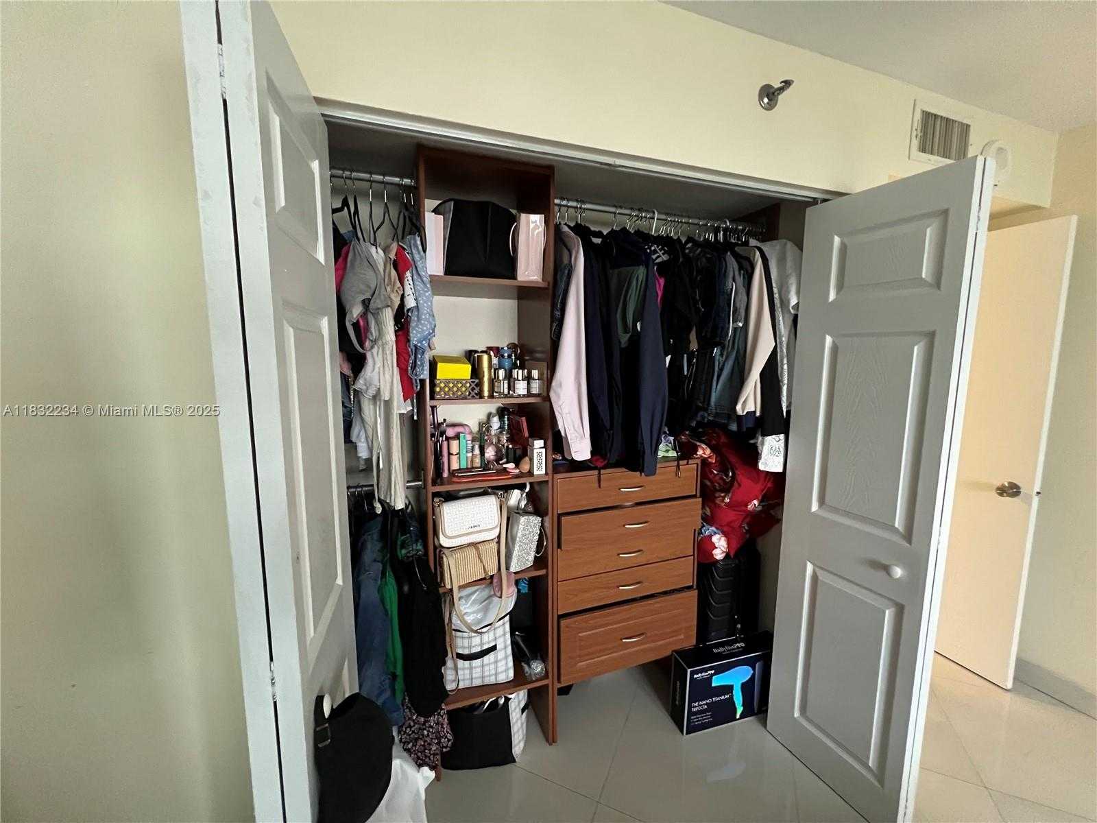 Small Image of 770 CLAUGHTON ISLAND DR #1812, Miami Number 21