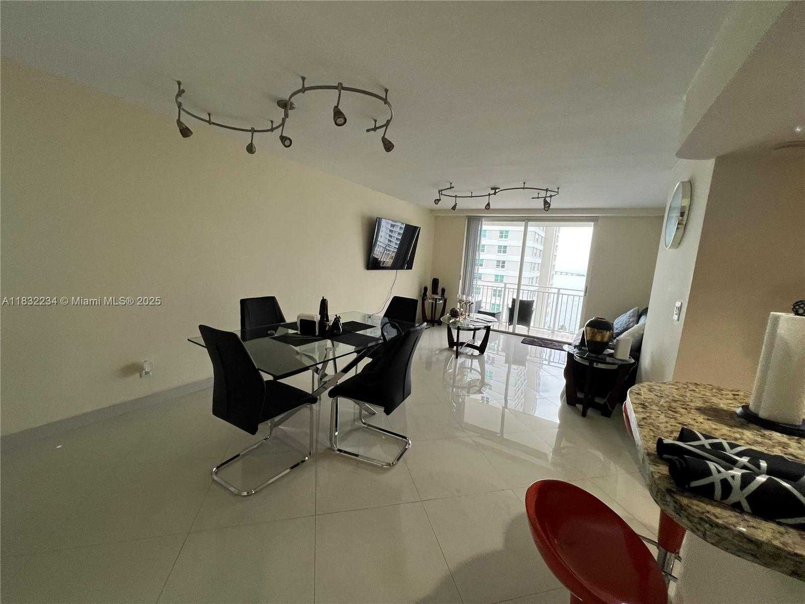 Small Image of 770 CLAUGHTON ISLAND DR #1812, Miami Number 9