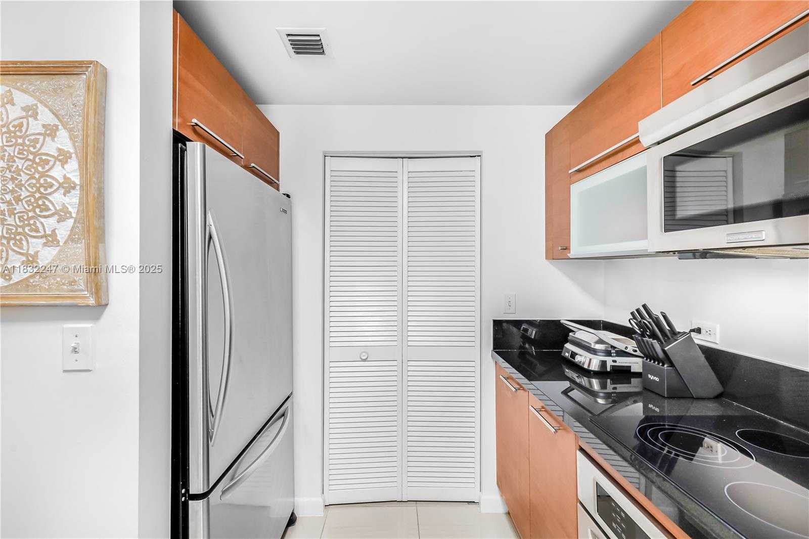 Small Image of 253 NORTH EAST 2ND ST #1606, Miami Number 9