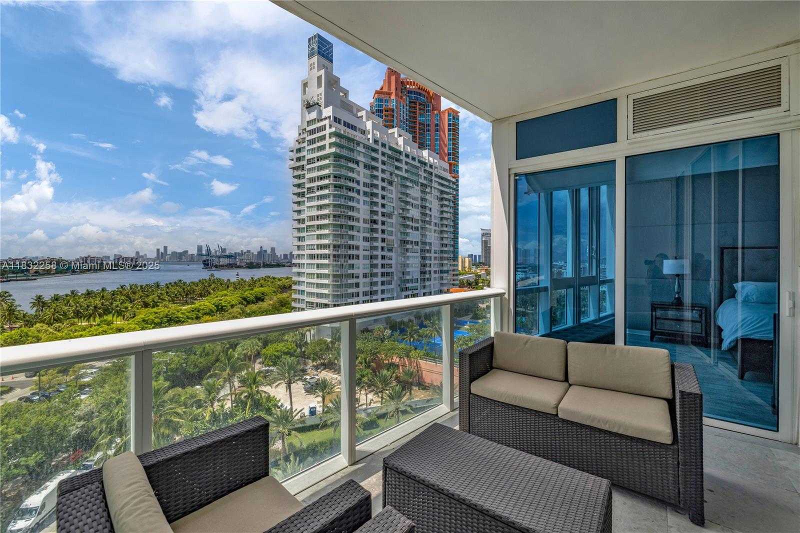 Small Image of 100 SOUTH POINTE DR #902, Miami Beach Number 10