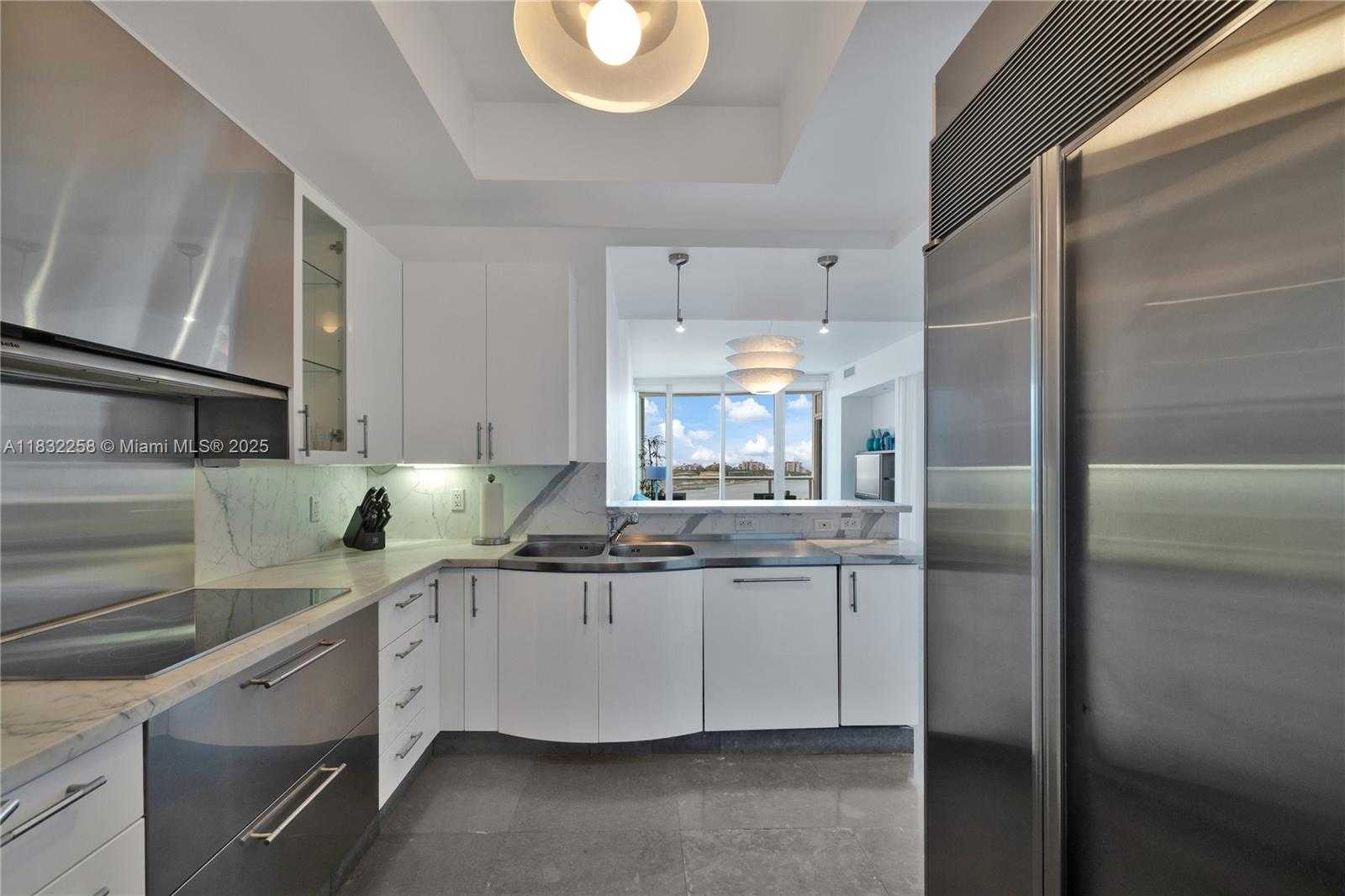 Small Image of 100 SOUTH POINTE DR #902, Miami Beach Number 11