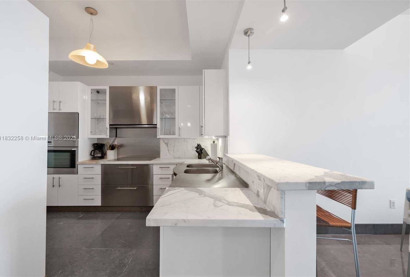 Small Image of 100 SOUTH POINTE DR #902, Miami Beach Number 13