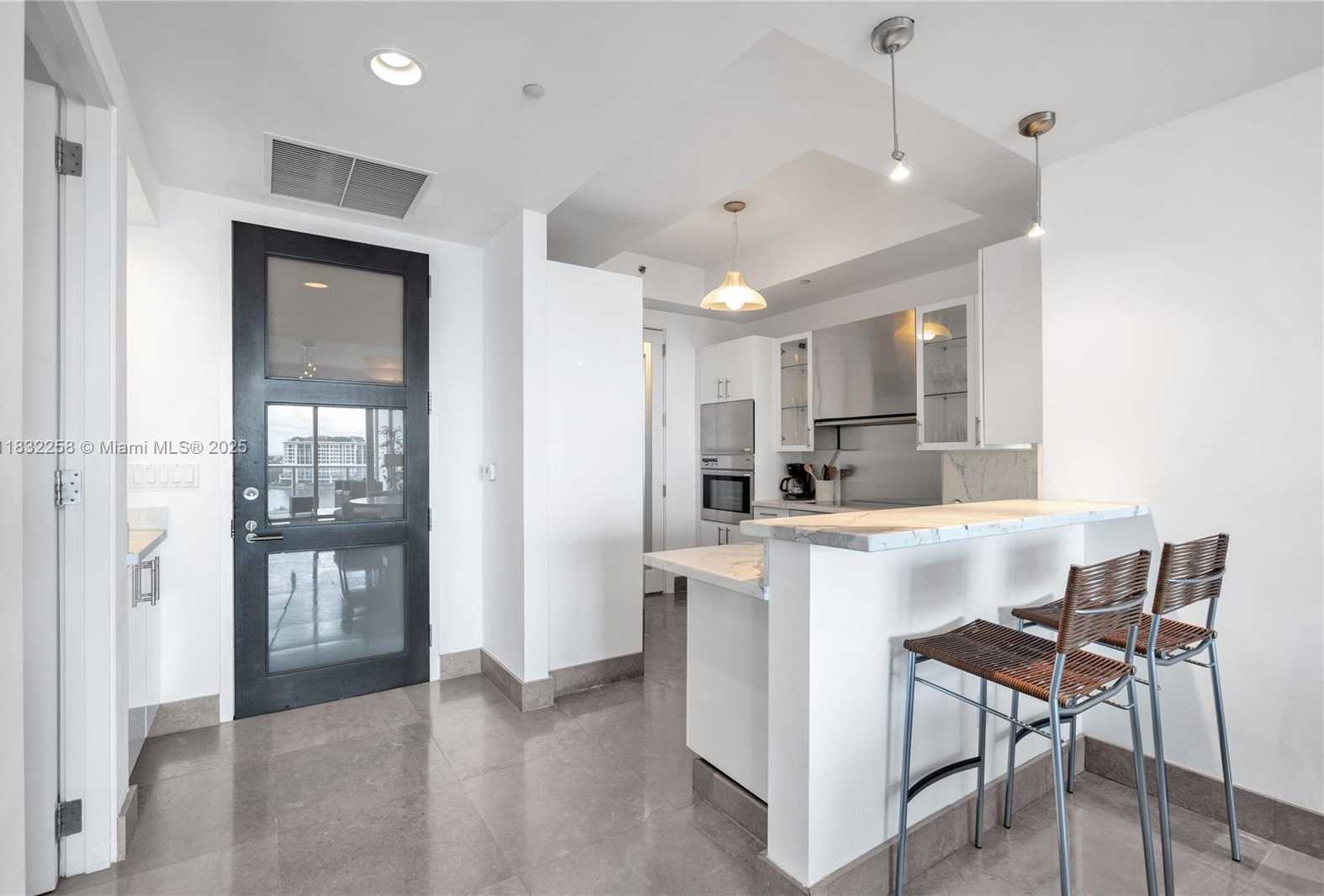 Small Image of 100 SOUTH POINTE DR #902, Miami Beach Number 14
