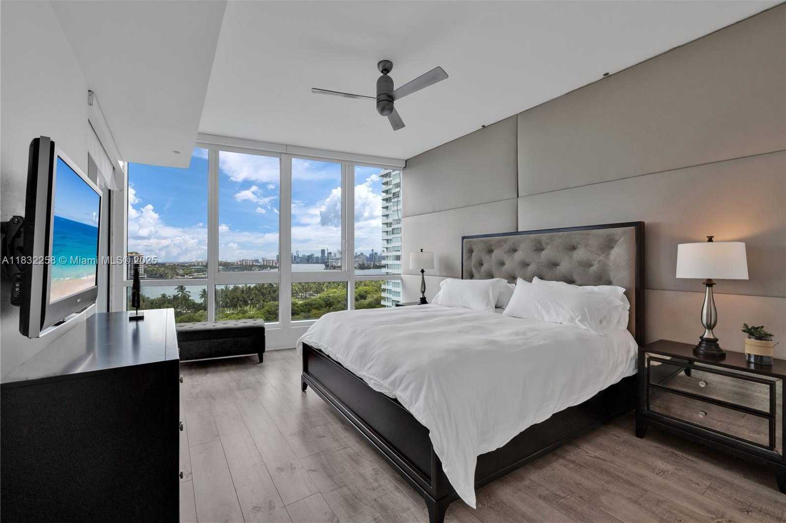 Small Image of 100 SOUTH POINTE DR #902, Miami Beach Number 15