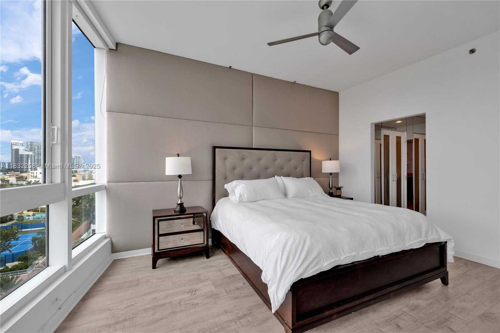 Small Image of 100 SOUTH POINTE DR #902, Miami Beach Number 16