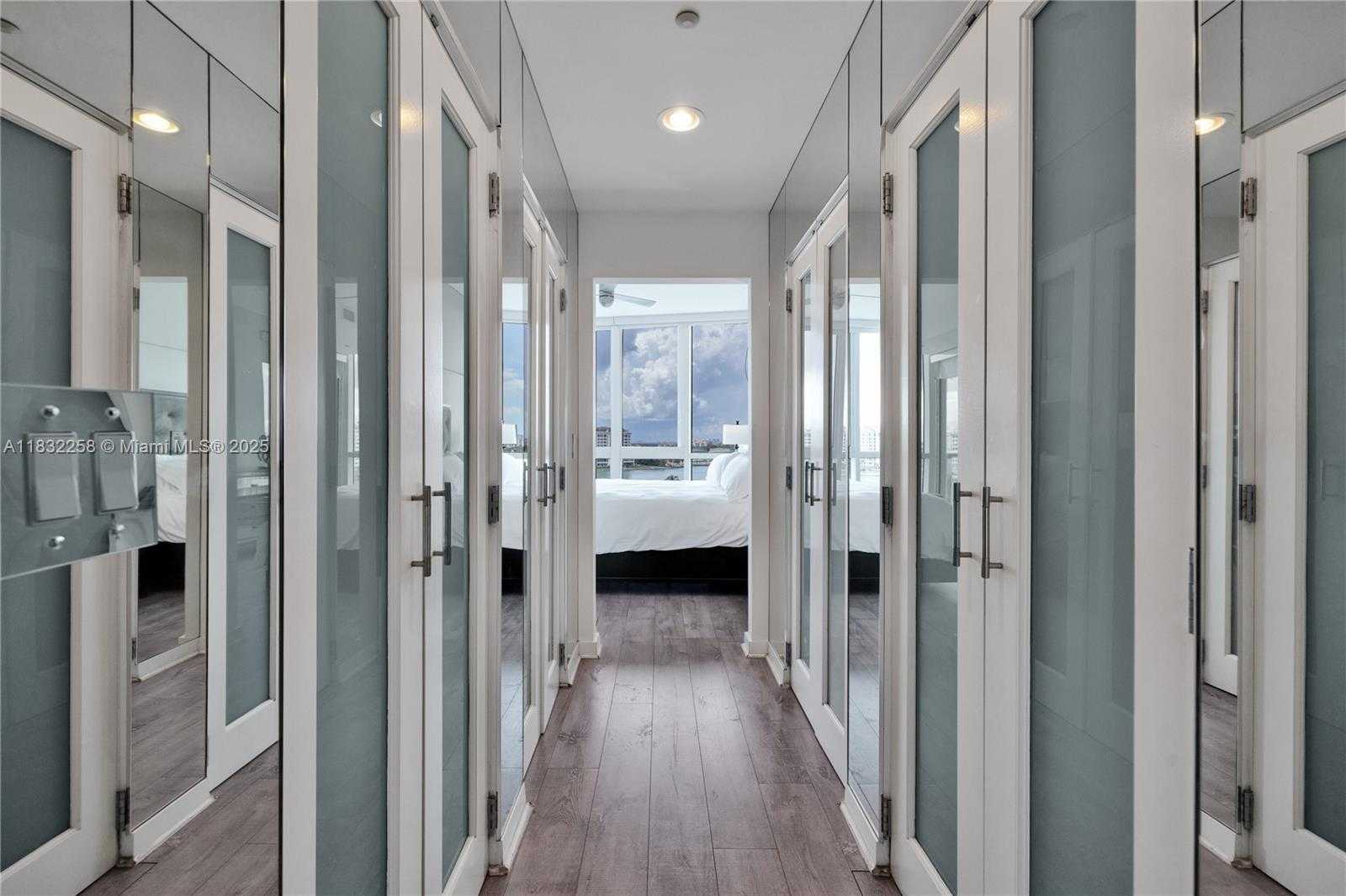 Small Image of 100 SOUTH POINTE DR #902, Miami Beach Number 17