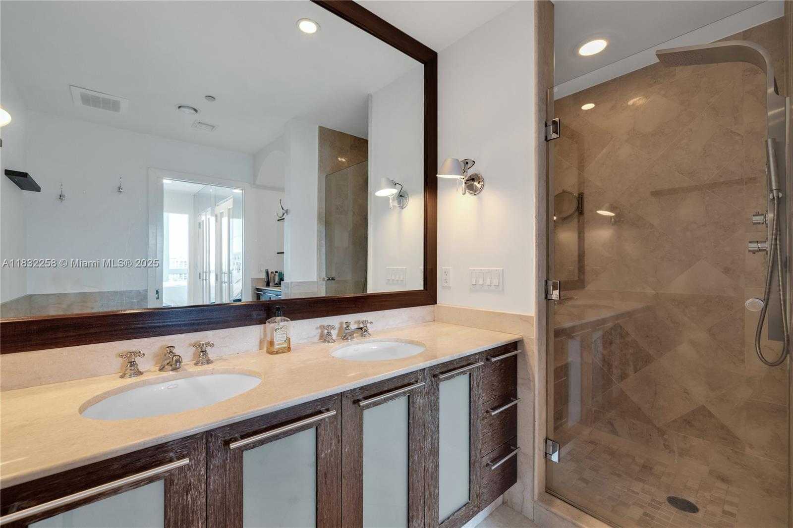 Small Image of 100 SOUTH POINTE DR #902, Miami Beach Number 19