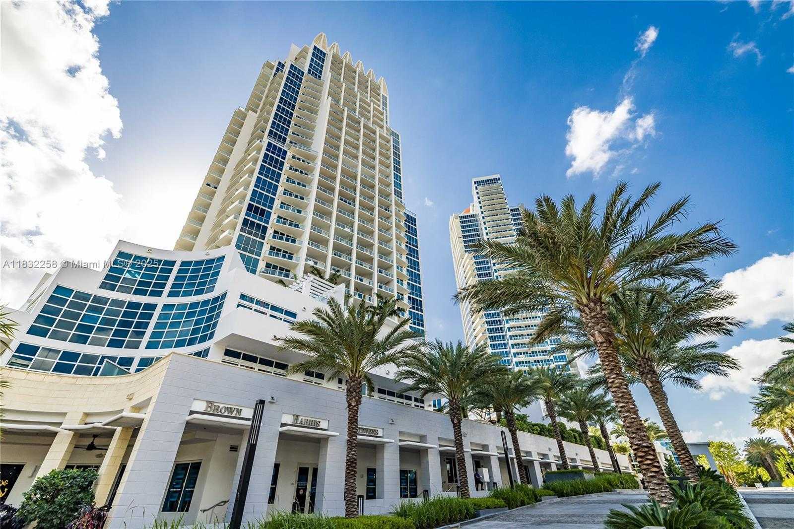 Small Image of 100 SOUTH POINTE DR #902, Miami Beach Number 20