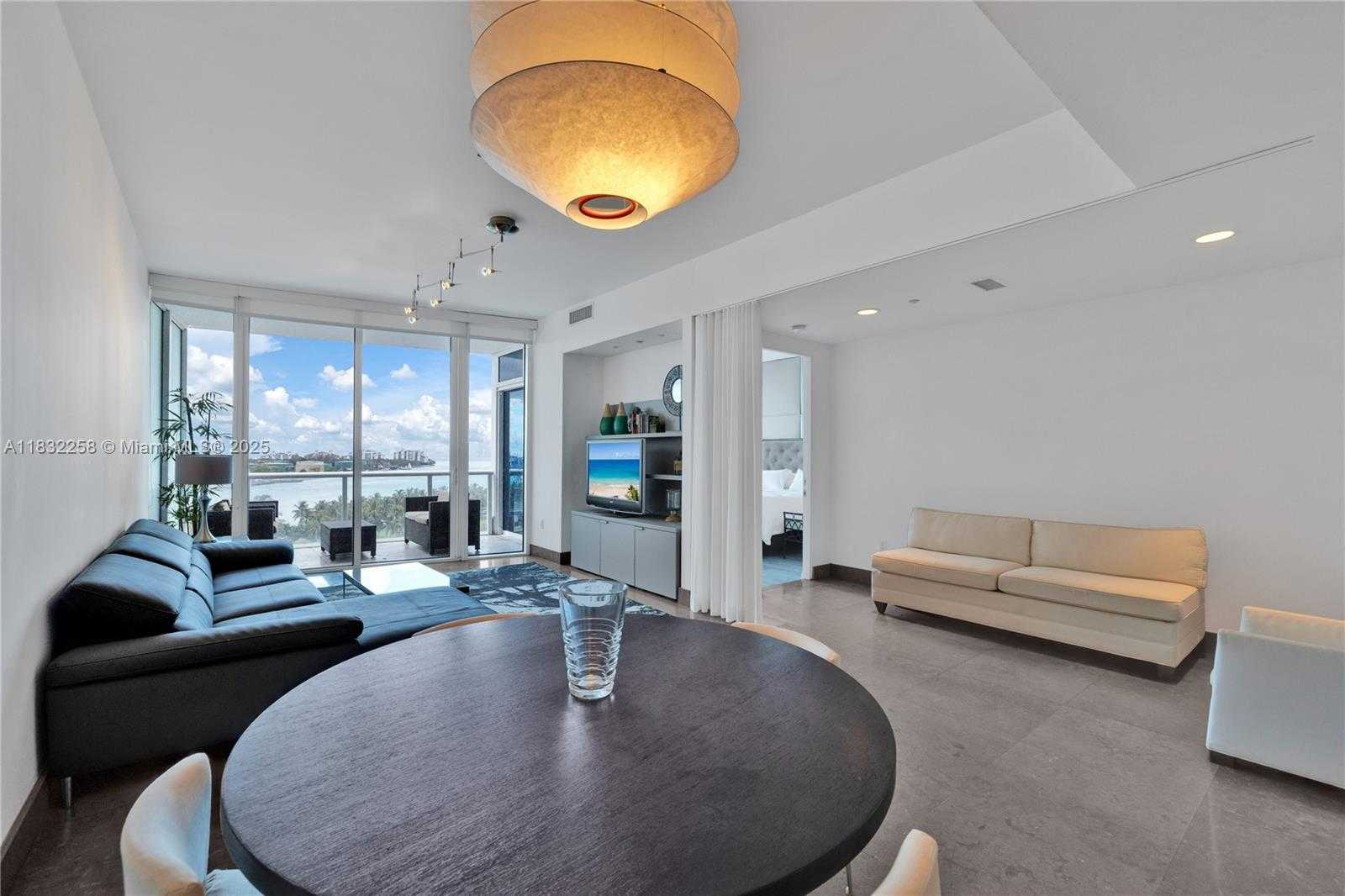 Small Image of 100 SOUTH POINTE DR #902, Miami Beach Number 5
