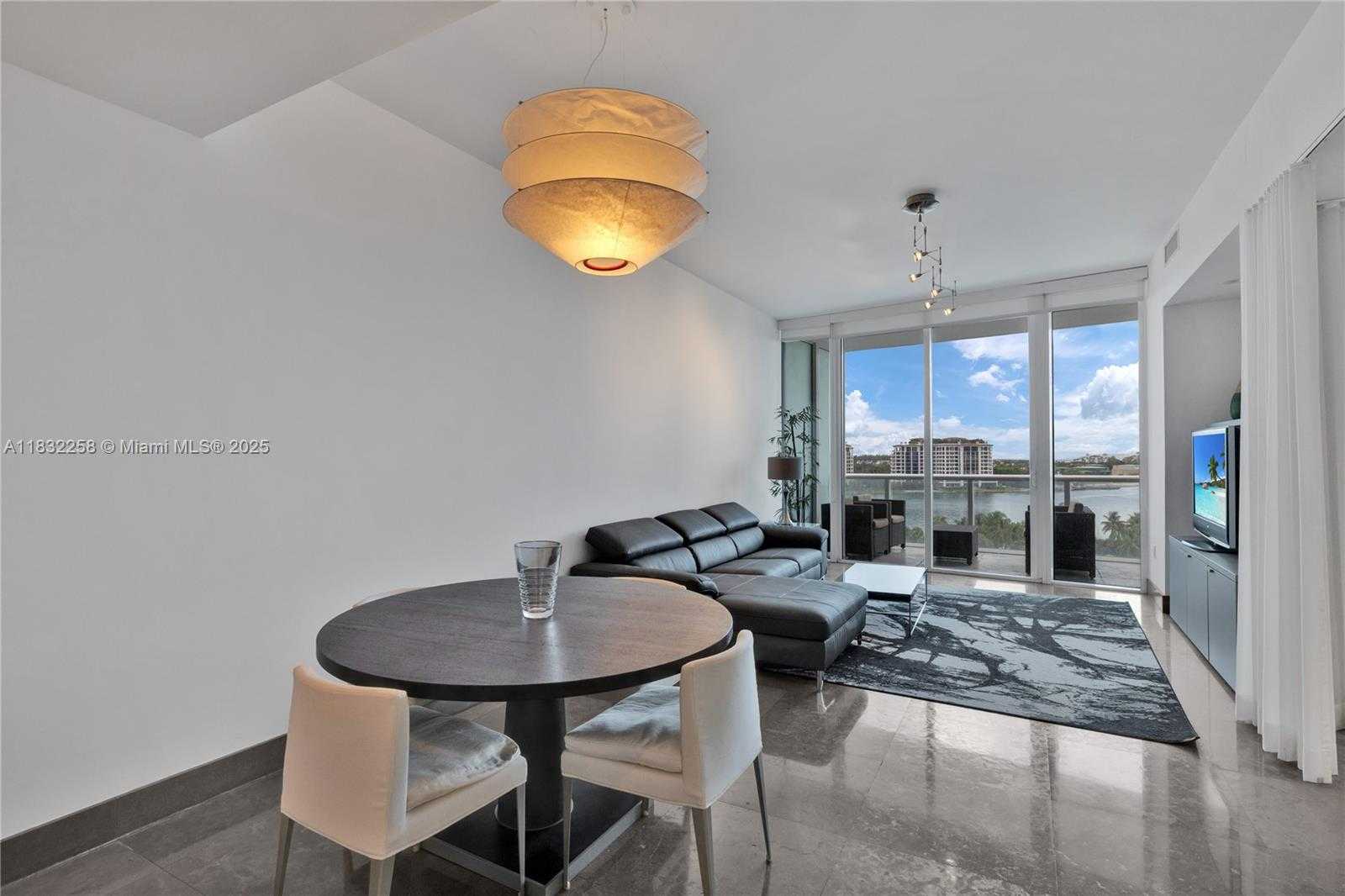Small Image of 100 SOUTH POINTE DR #902, Miami Beach Number 6