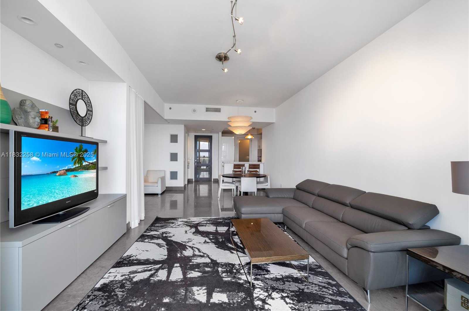 Small Image of 100 SOUTH POINTE DR #902, Miami Beach Number 8