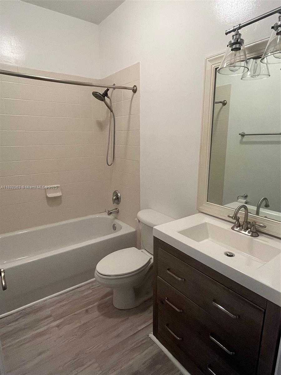 Small Image of 2363 SE 16th Pl, Homestead, FL 33035, USA Number 11