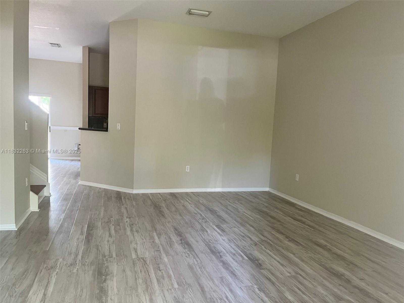 Small Image of 2363 SE 16th Pl, Homestead, FL 33035, USA Number 2