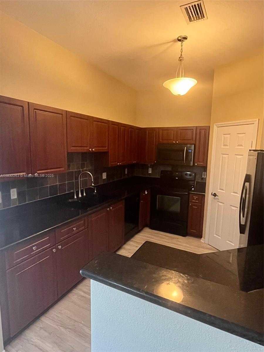 Small Image of 2363 SE 16th Pl, Homestead, FL 33035, USA Number 3