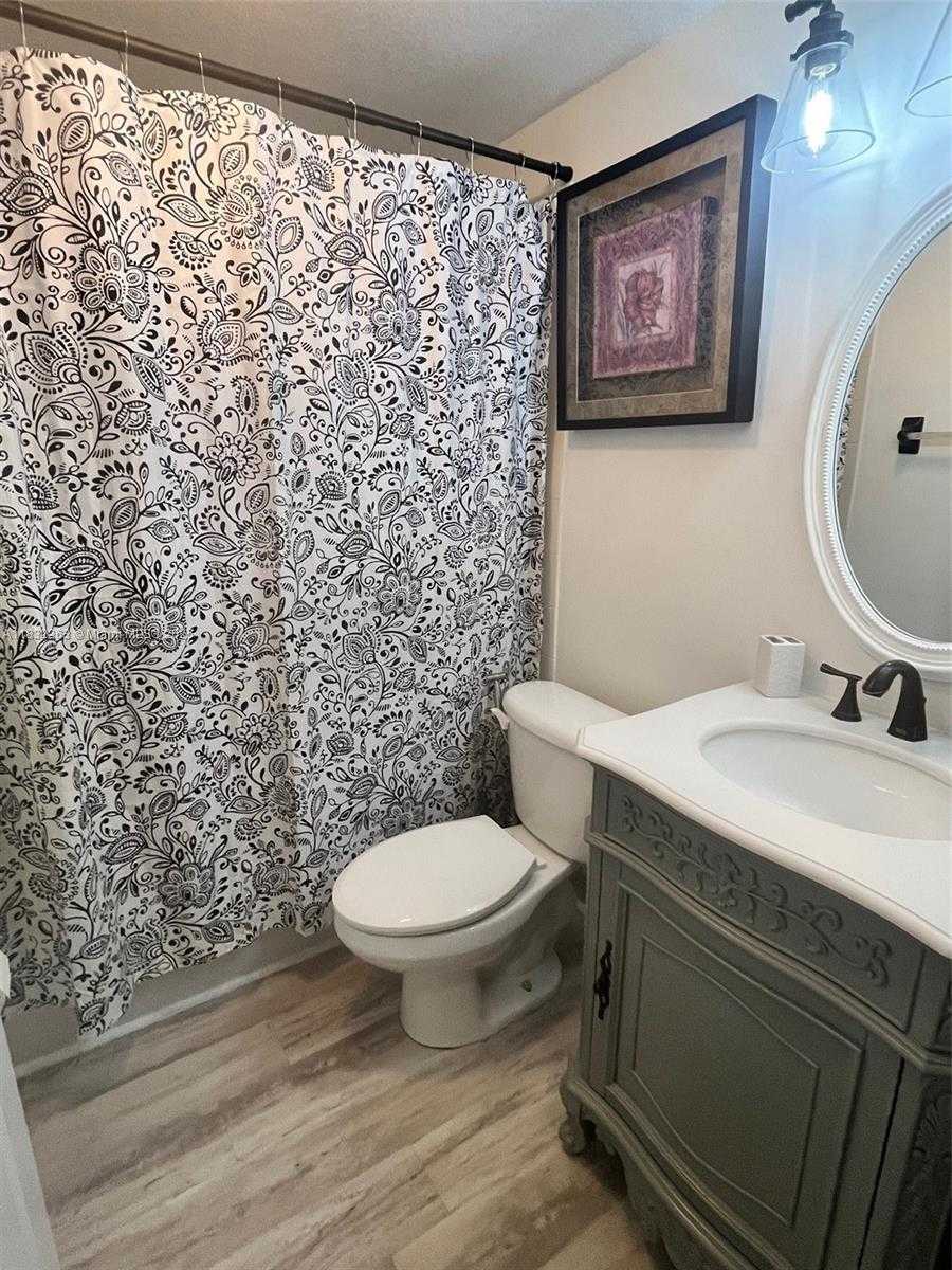 Small Image of 2363 SE 16th Pl, Homestead, FL 33035, USA Number 9