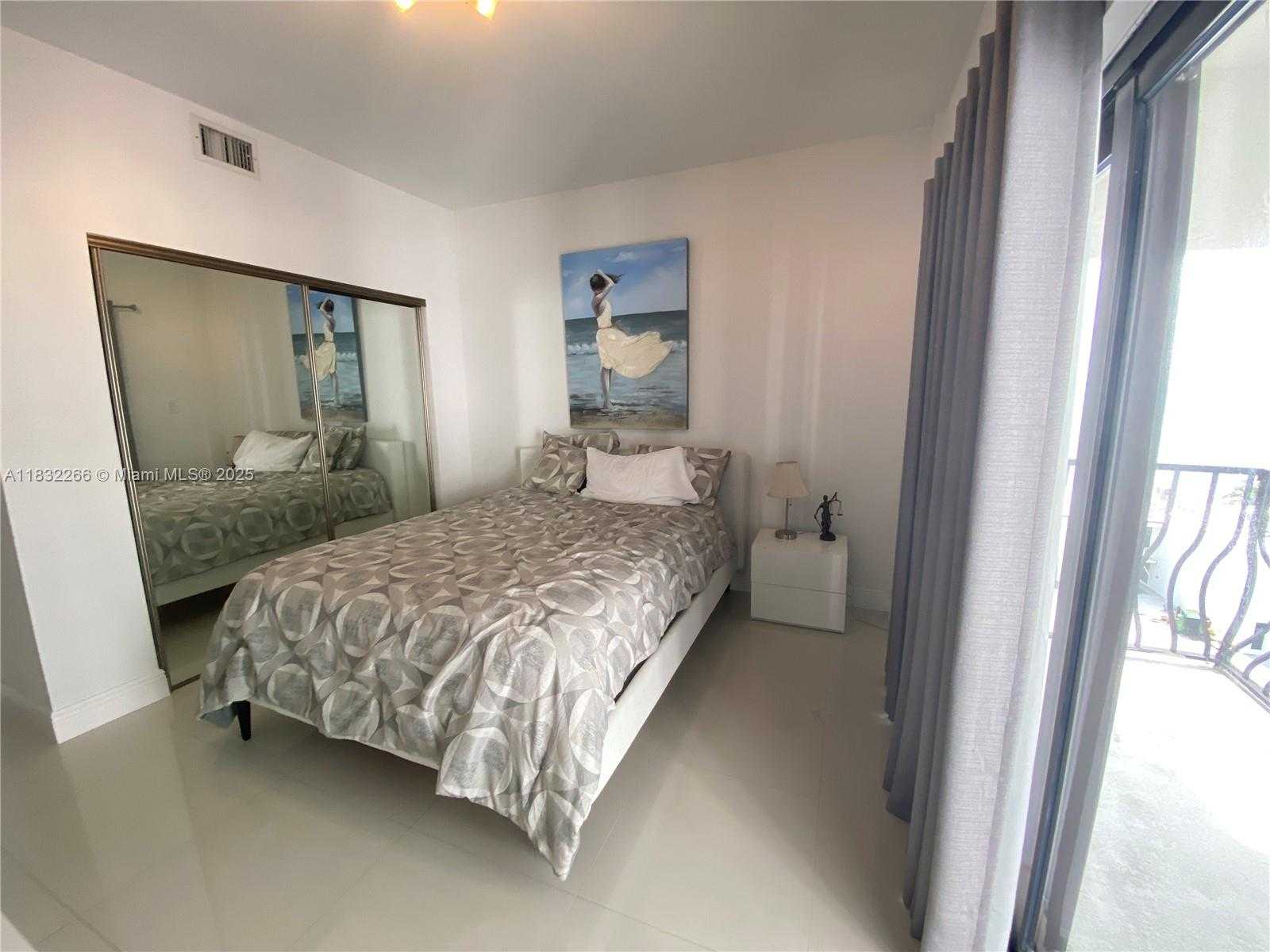 Small Image of 5415 COLLINS AVE #PH-B, Miami Beach Number 10