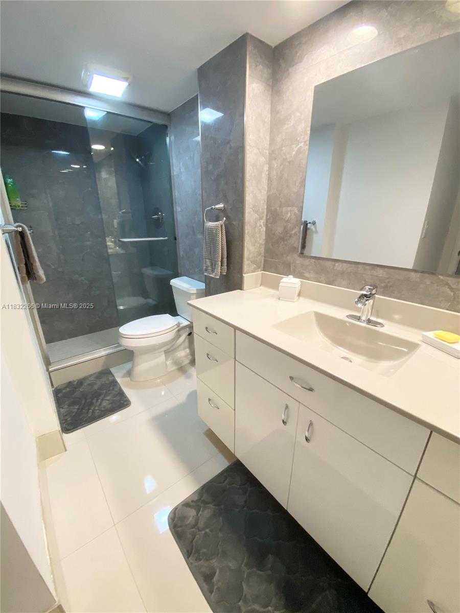 Small Image of 5415 COLLINS AVE #PH-B, Miami Beach Number 11