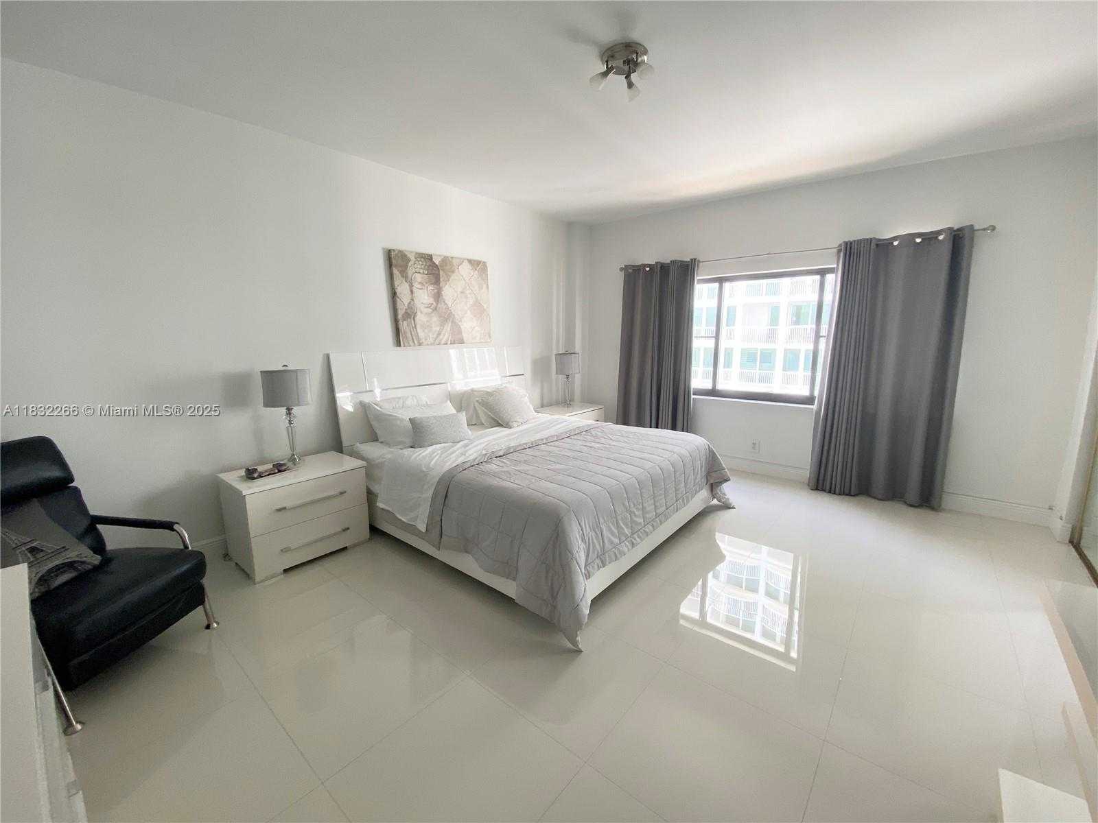 Small Image of 5415 COLLINS AVE #PH-B, Miami Beach Number 12