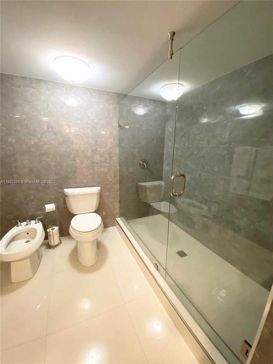 Small Image of 5415 COLLINS AVE #PH-B, Miami Beach Number 16