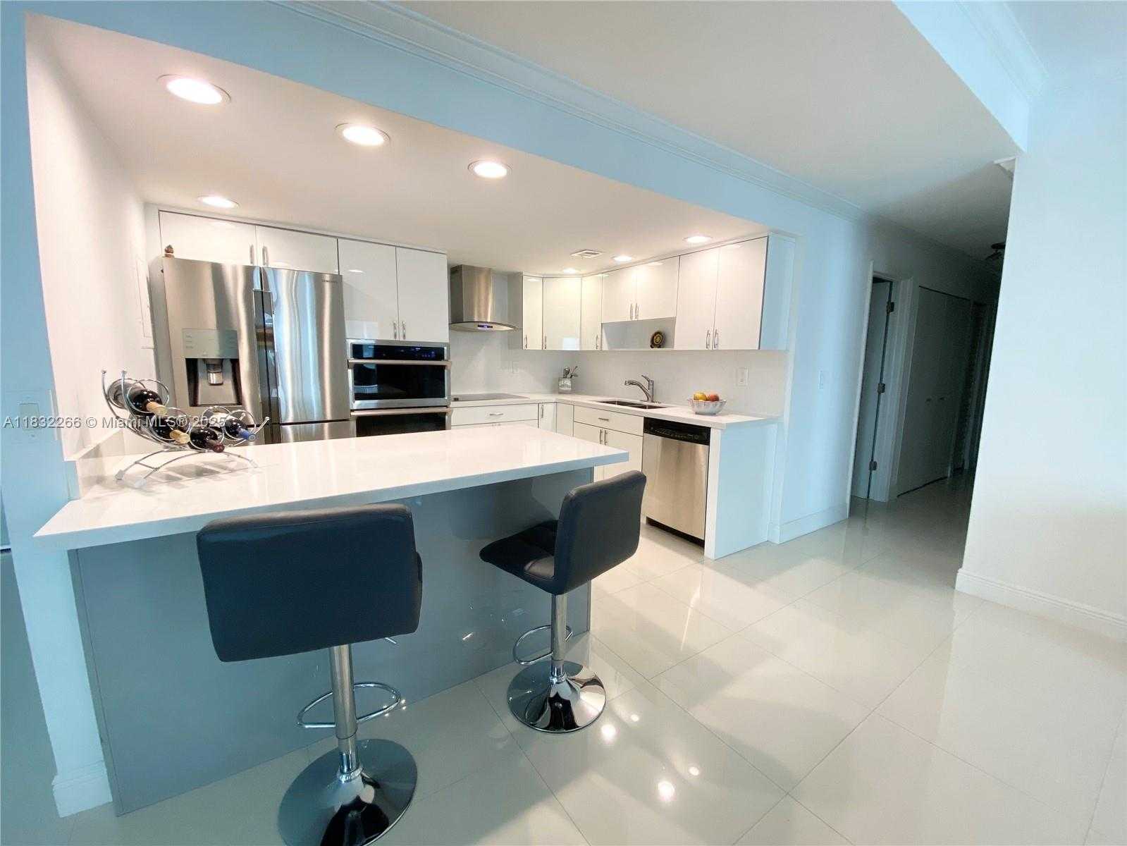 Small Image of 5415 COLLINS AVE #PH-B, Miami Beach Number 17