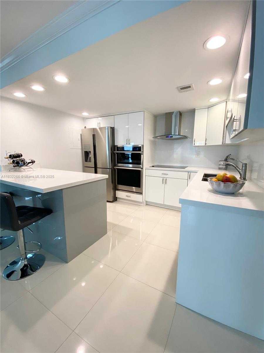 Small Image of 5415 COLLINS AVE #PH-B, Miami Beach Number 18