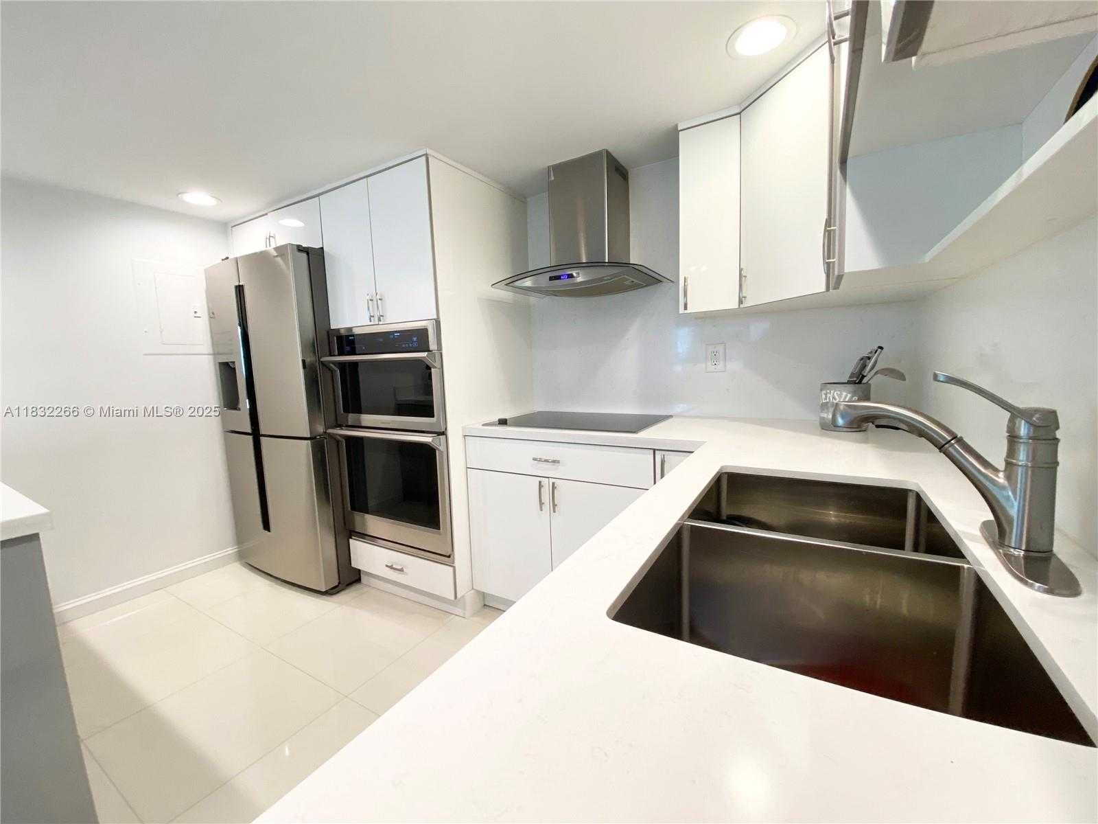 Small Image of 5415 COLLINS AVE #PH-B, Miami Beach Number 19