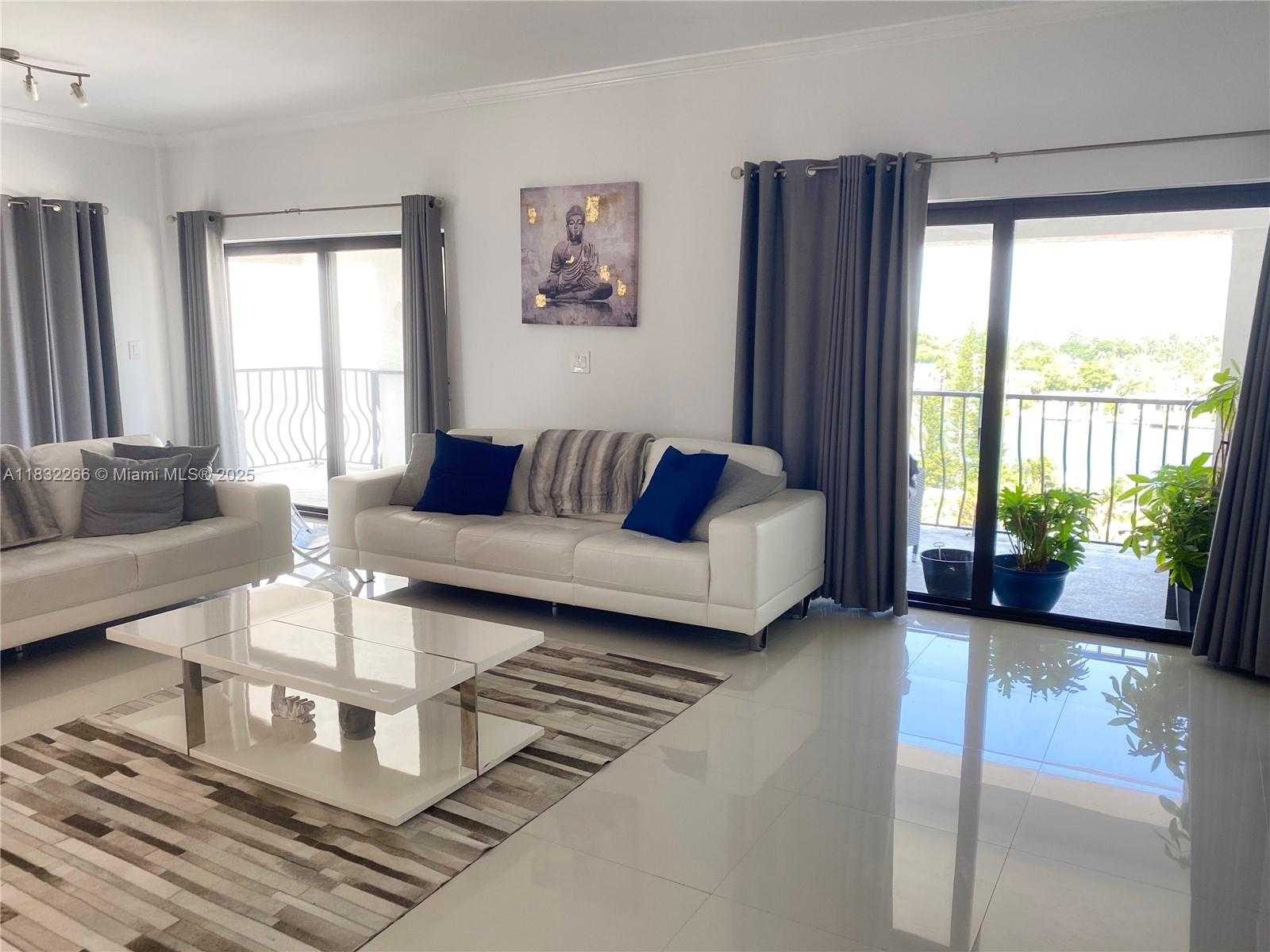 Small Image of 5415 COLLINS AVE #PH-B, Miami Beach Number 2