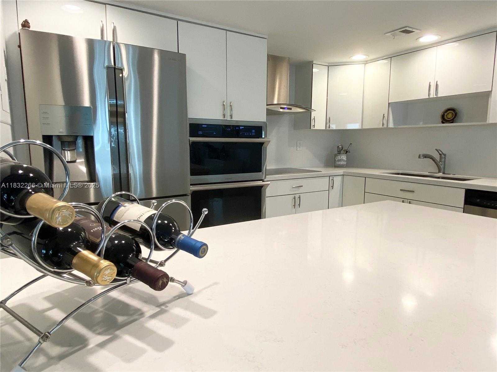 Small Image of 5415 COLLINS AVE #PH-B, Miami Beach Number 20