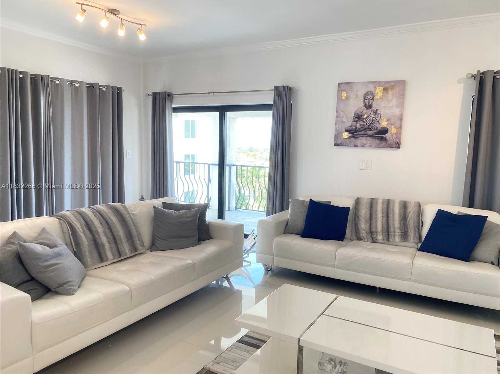 Small Image of 5415 COLLINS AVE #PH-B, Miami Beach Number 3