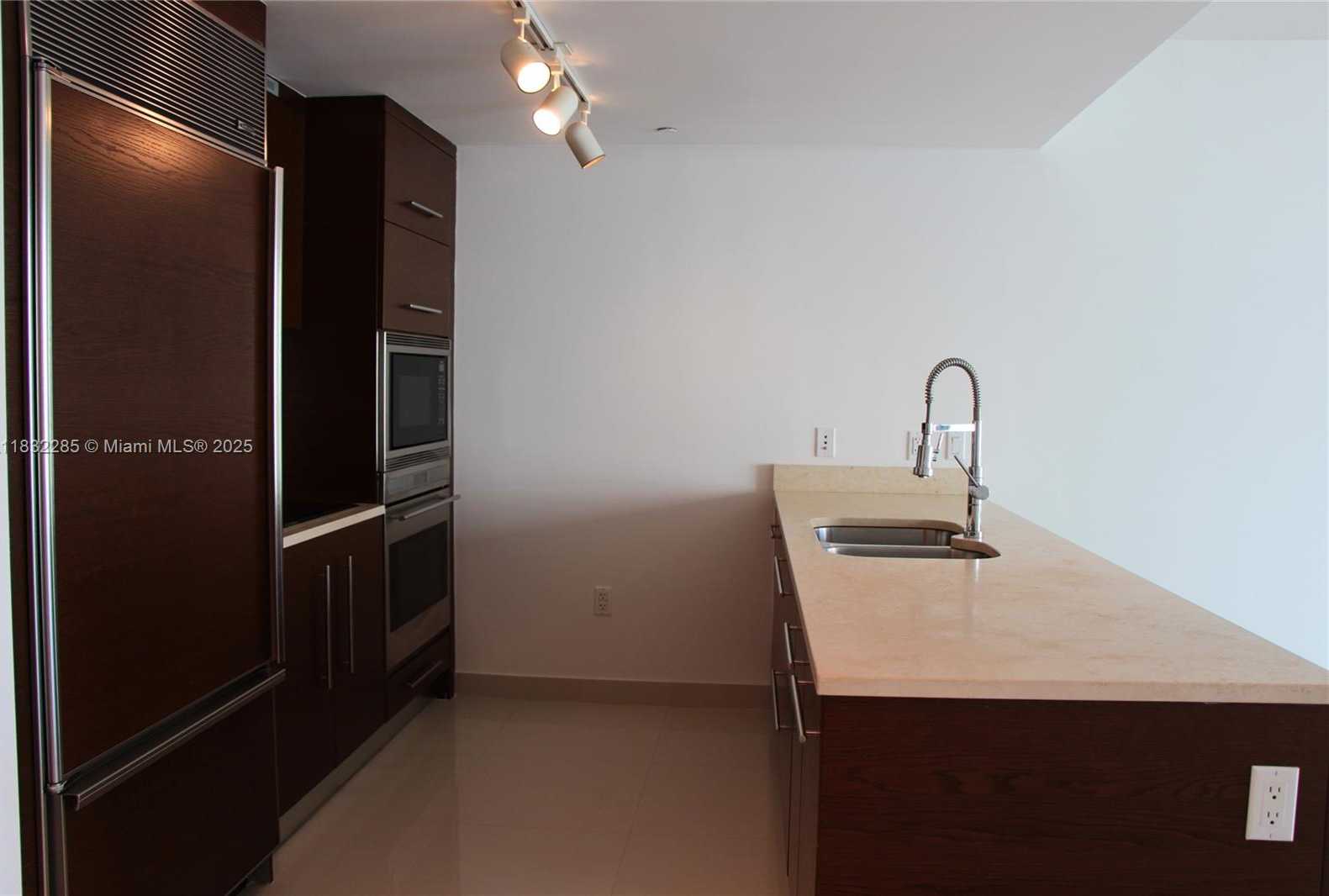 Small Image of Miami Number 8