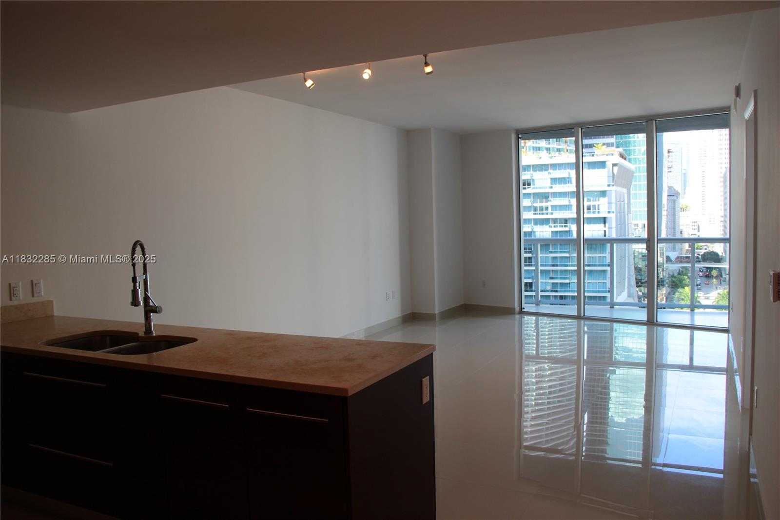 Small Image of Miami Number 9