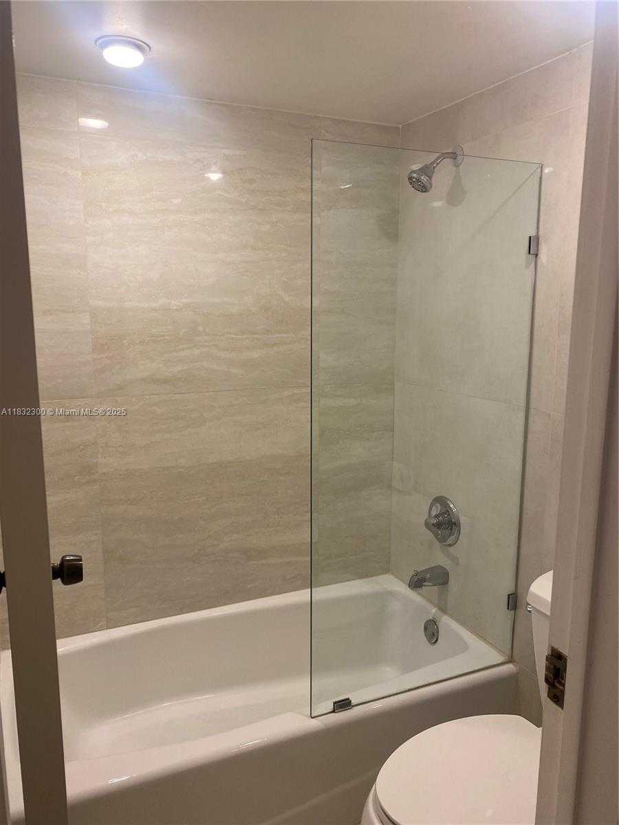 Small Image of 3101 NORTH COUNTRY CLUB DR #801, Aventura Number 12