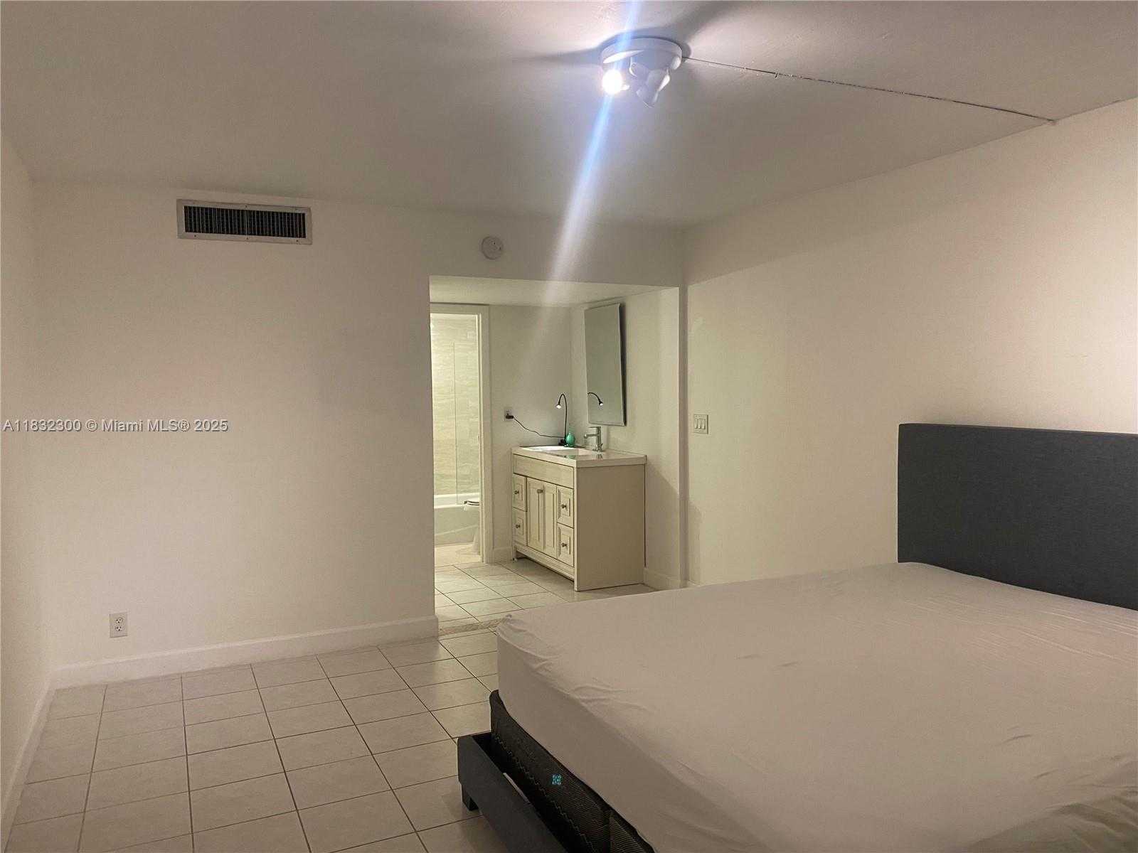 Small Image of 3101 NORTH COUNTRY CLUB DR #801, Aventura Number 15