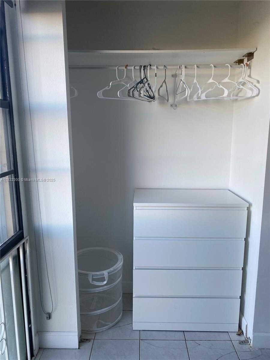 Small Image of 3101 NORTH COUNTRY CLUB DR #801, Aventura Number 4